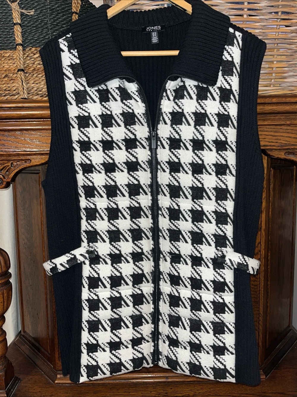 Jones New York Black & White Houndstooth Zip-Front Vest